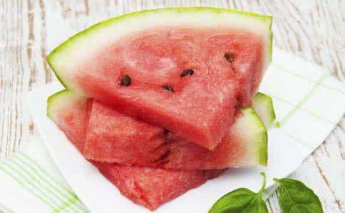 坐月子可以吃西瓜吗 吃西瓜注意事项 坐月子可以吃西瓜吗?坐月子吃西瓜的注意事项