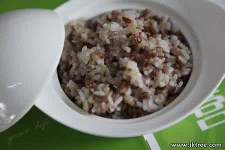 吃饭的动作细节描写 3个小细节，让你吃一样的饭血糖更合理