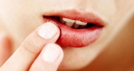 唇部护理步骤 唇部护理七步曲!~~~~