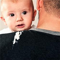 新生儿吐奶块 什么是新生儿吐奶块