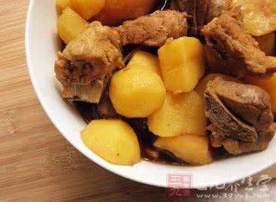 排骨炖土豆暖暖的味道 怎样炖土豆味道好？