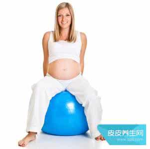 孕妇瑜伽球怎么用图解 孕妇注意事项 孕妇怎么练瑜伽球 孕妇练瑜伽球注意事项
