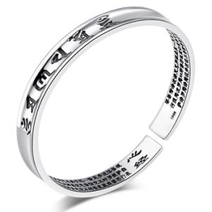 心经手镯正确佩戴方式 心经手镯正确佩戴方式 心经银手镯可以佩戴吗？