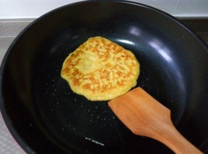 美味大餐 一个人的美味周末大餐（二）-香蕉乌鸡蛋煎饼