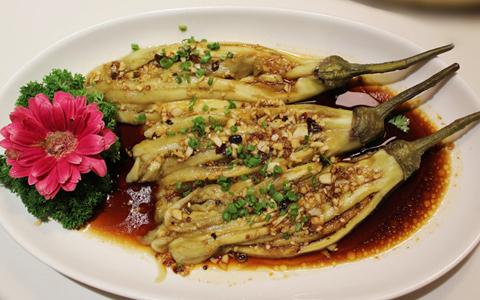 茄子和什么搭配好 茄子搭配 茄子搭配什么吃会闹肚子