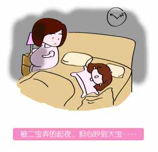 妈妈生了二胎不爱大宝 妈妈生了二胎不爱大宝 孕妈二胎出产房，只有大宝站着，婆婆老公不见人影