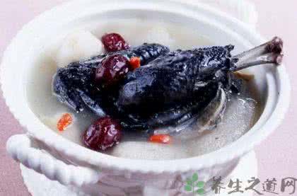 乌鸡汤的功效与作用 乌鸡汤的功效 喝乌鸡汤可以养生