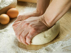 如何快速揉面出膜 揉面如何揉出筋膜？