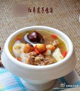 香菇红枣鸡汤 香 茹 红 枣 鸡 汤