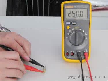 万用表测电阻 万用表测电阻 如何用万用表测电阻