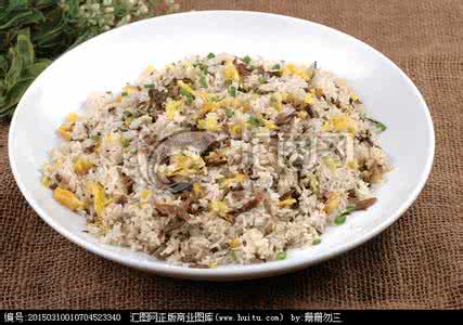 酸菜蛋炒饭 酸菜蛋炒饭：酸爽开胃好滋味