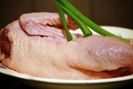 易看影院嫩草的香味 自制美食：简单易做的香嫩味美盐水鸭