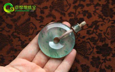 飘花玻璃种翡翠手镯 玻璃种飘花翡翠平安扣 纯玻璃种翡翠和玻璃种飘花，你更喜欢哪种？