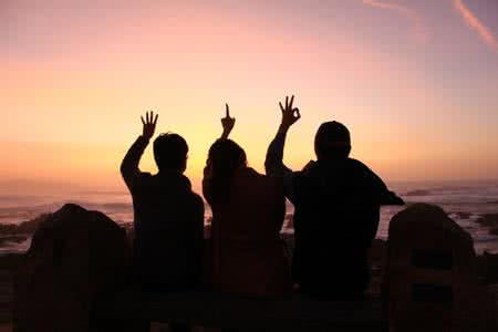 发朋友圈是为了回忆 回忆里的朋友