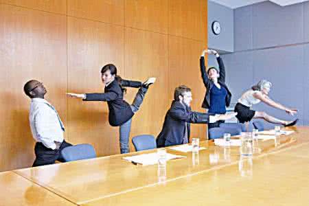 最轻松的死亡方式 15种方式让你在办公桌旁轻松锻炼