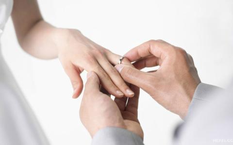 婚姻戒指 没有戒指的婚姻能拴住女人的心吗