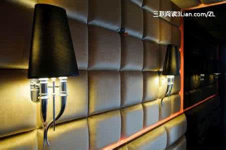 扁平化色块风格的网站 HOLA Design色块碰撞的设计风