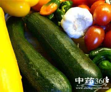 解渴利尿应该吃什么 清热利尿的食物 多吃西葫芦 清热利尿解渴抗癌