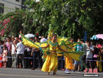 乐山大佛游客爆棚 乐山大佛游客爆棚 非常时尚的新款时尚单品，韩范十足女性感爆棚！