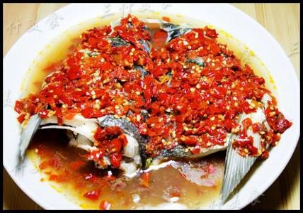 剁椒鱼头的家常做法 剁碎鱼头(居家必备家常待客菜)-今日头条