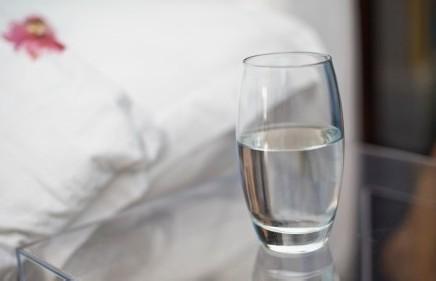 喝白开水的好处 白开水的好处 喝白开水的好处有哪些 白开水能减肥你可知