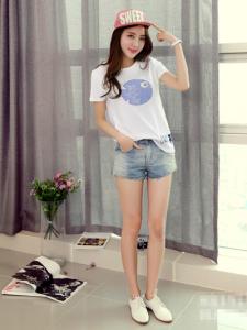 白色短袖t恤搭配 白色短袖t恤怎么搭配更好看