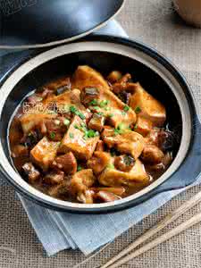 咸鱼鸡粒豆腐煲 咸鱼鸡粒豆腐煲的做法