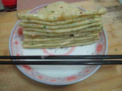 烙煎饼的做法 烙煎饼 烙煎饼的做法,烙煎饼怎么做好吃,烙煎饼的家常做法