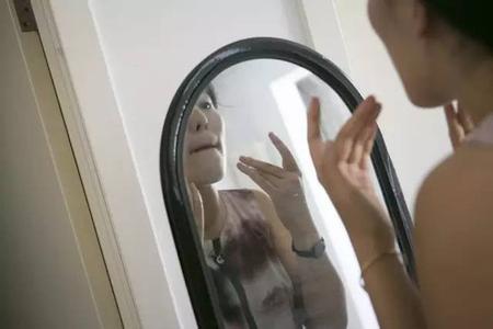 玩睡着白袜小女孩 这个随时能睡着的女孩用亲身经历告诉你：嗜睡是种病