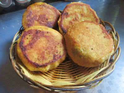 皮薄馅大有三脆 (1)脆底大馅贴饼子