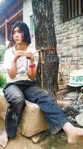 别墅院子大石头的摆放 她只是在院子里摆了几块石头，就让大师竖起了大拇哥