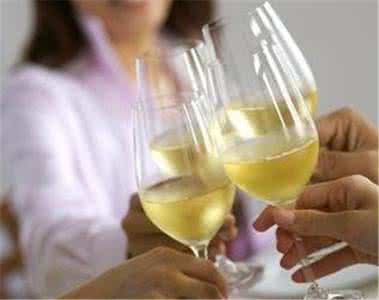 头痛头晕恶心想吐反胃 酒后头晕反胃 9种食物缓解酒后头晕头痛反胃