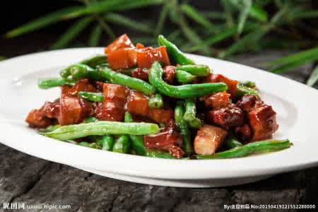 土豆豆角红烧肉 豆角红烧肉