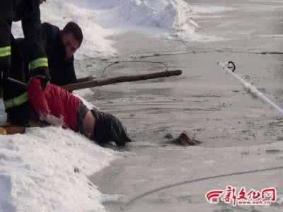 长春南湖公园 【突发】长春南湖一男子意外落水，音信全无，搜救队仍在全力打捞……