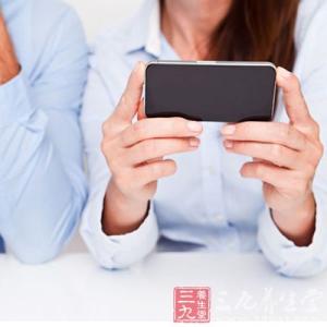 手机族易得“假颈椎病”