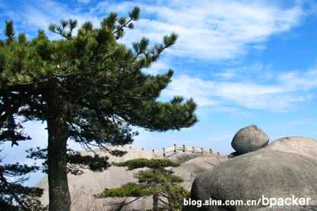 天柱一峰擎日月全诗 天柱一峰擎日月