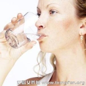 手粗糙干裂怎么办 6招解决唇部干裂粗糙问题