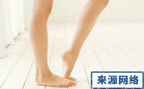 光着脚走路有什么好处 光脚养生有什么好处