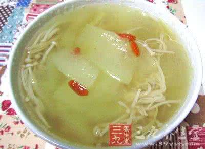香辣金针菇罐头的做法 金针菇的做法大全 6款食谱营养丰富