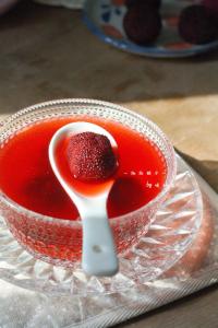 米酒泡杨梅 健脾开胃的【杨梅糖水】和【米酒杨梅】