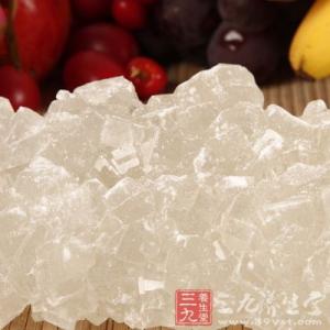 冰糖雪梨的功效与作用 冰糖的功效与作用 冰糖怎么吃最有营养