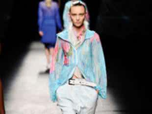 时空猎人怎么换时装 “穿越优雅时空”何国钲高级时装让时间同步