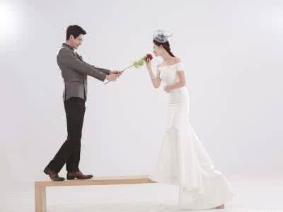 背对背拥抱 背对背拥抱 背对背拥抱