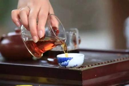 与师父喝茶的时光 举杯 放下，喝的不是老茶，是时光