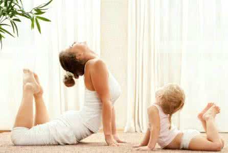 睡前瘦身瑜伽动作图片 睡前瘦身瑜伽 不用再担心肥胖