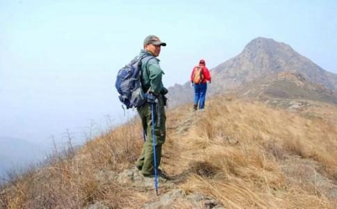 中老年人爬山的好处 健身常识  老年人爬山的好处及注意事项