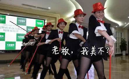 从下面看女生穿超短裙 深层次解析 女生为什么要穿短裙