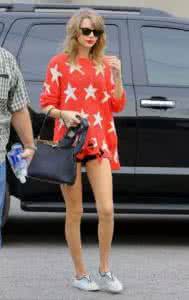 常穿高跟鞋换穿平底鞋 平底鞋这么穿比高跟鞋还显腿长！短腿MM你穿对了吗？