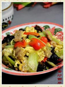 西芹香干小炒 家常小炒“肉片鸡蛋炒西芹”