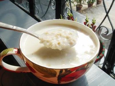 燕麦片牛奶粥 果仁麦片 牛奶果仁燕麦粥的做法,牛奶果仁燕麦粥怎么做好吃,牛奶果仁燕麦粥的家常做法